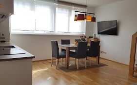Moderne Maisonette Mit Terrasse